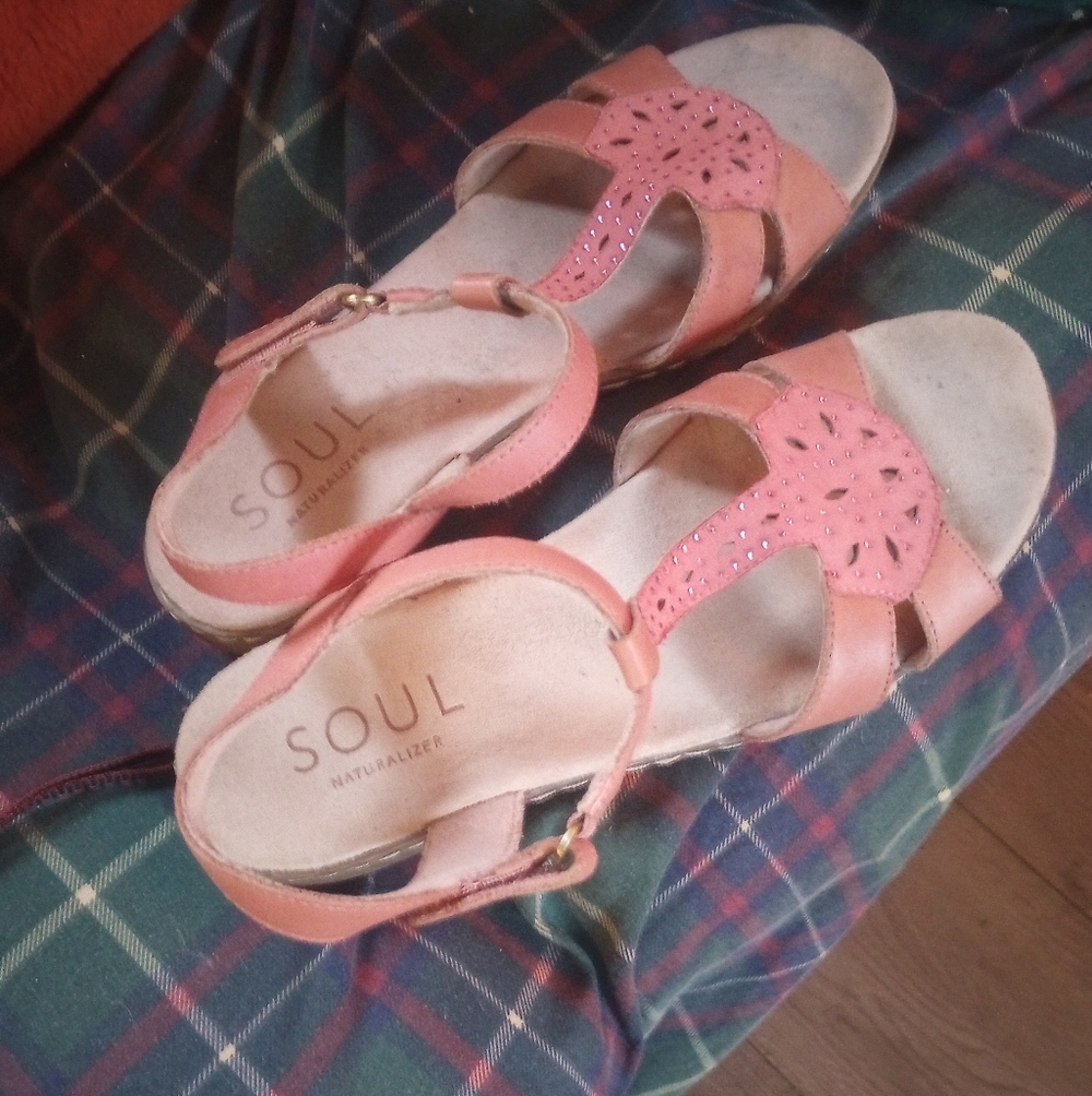 Women's Peach Soul Naturalizer Sandals 10
